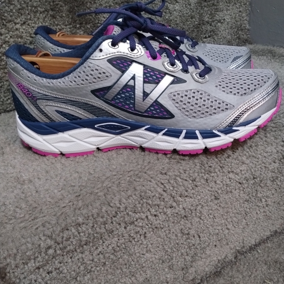 New Balance Women's Gray and Pink Running Shoes - Picture 1 of 11